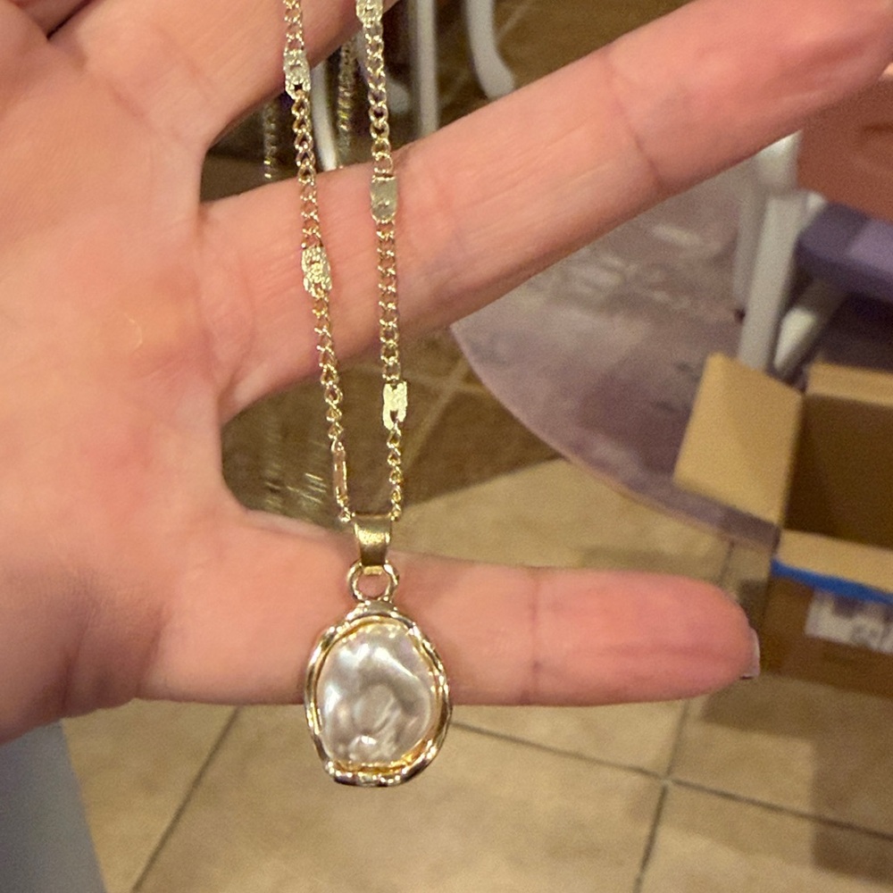 White Pearl Pendant Gold Necklace